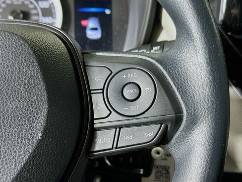 Used 2022 Toyota Corolla LE FWD image 17