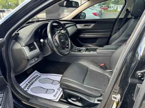 Used 2017 Jaguar XF Premium image 7