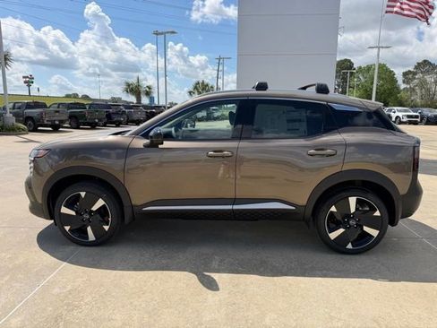 New 2026 Nissan Kicks SR FWD image 2
