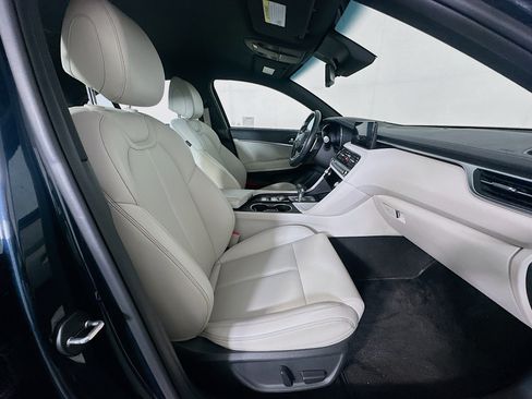 Used 2025 Genesis G70 2.5T RWD image 32