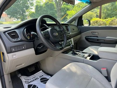 Used 2016 Kia Sedona L FWD image 9
