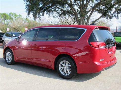New 2026 Chrysler Voyager LX FWD image 4