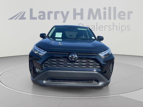 Used 2025 Toyota RAV4 LE AWD/4WD image 8