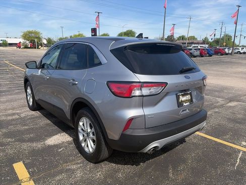 Used 2022 Ford Escape SE w/ Cold Weather Package FWD image 3