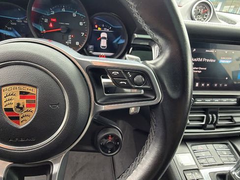 Used 2021 Porsche Macan w/ Premium Package image 20