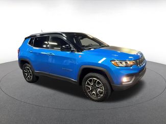 Used 2025 Jeep Compass Trailhawk video 2