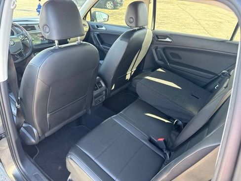 Used 2018 Volkswagen Tiguan SEL AWD/4WD image 17