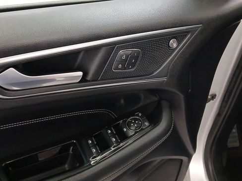 Used 2019 Ford Edge Titanium w/ Cold Weather Package image 8