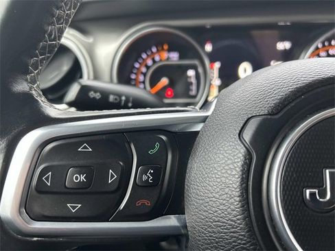 Used 2018 Jeep Wrangler Unlimited Sahara image 22