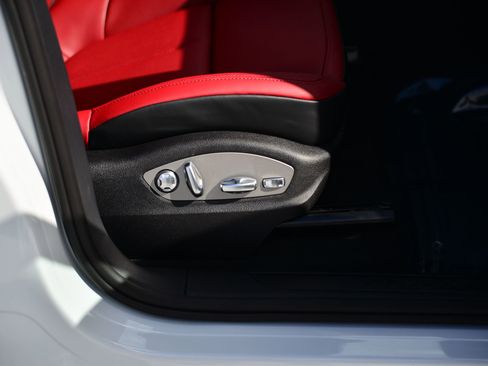 Used 2026 Porsche Macan image 22