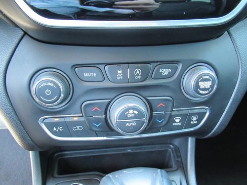 Used 2020 Jeep Cherokee Limited AWD/4WD image 24