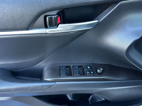 Used 2021 Toyota Camry LE image 11