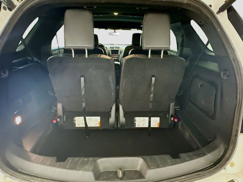 Used 2018 Ford Explorer XLT w/ Equipment Group 202A AWD/4WD image 30