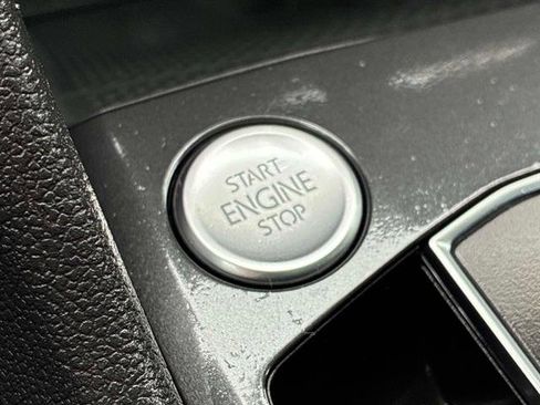 Used 2020 Volkswagen Tiguan SE w/ Panoramic Sunroof Package image 26