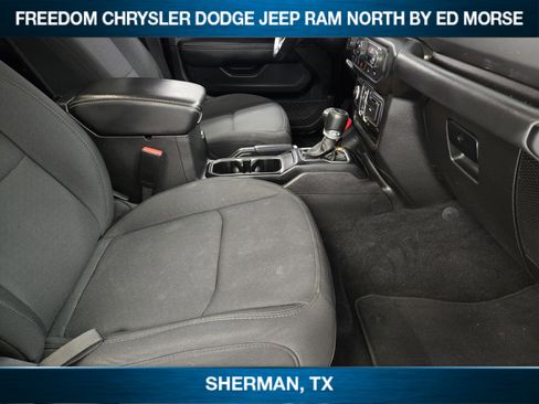 Used 2022 Jeep Wrangler Unlimited Sahara image 9