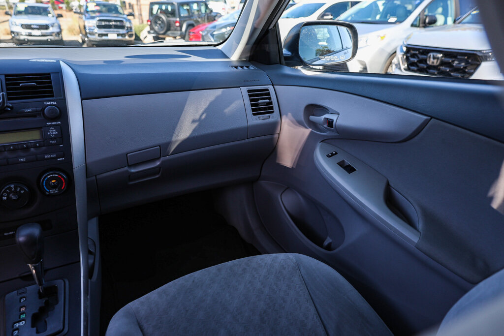 Used 2009 Toyota Corolla LE w/ All Weather Guard Pkg FWD image 5