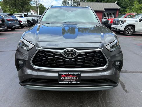 Used 2021 Toyota Highlander Platinum AWD/4WD image 2