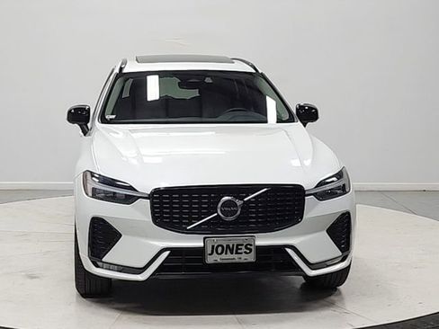 Used 2025 Volvo XC60 B5 Plus AWD/4WD image 2