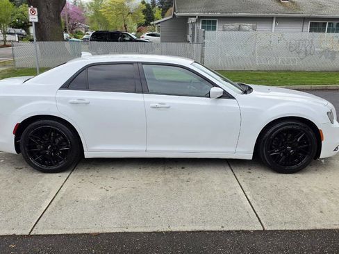 Used 2019 Chrysler 300 S image 4