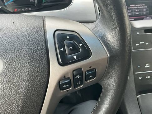 Used 2013 Ford Taurus SEL FWD image 17