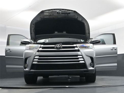 Used 2017 Toyota Highlander Limited image 36