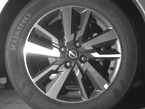 Used 2025 Nissan Versa SV image 13