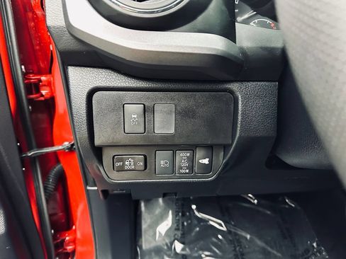 Used 2020 Toyota Tacoma TRD Off-Road AWD/4WD image 31