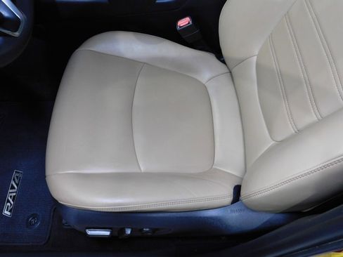 Used 2020 Toyota RAV4 Limited w/ Carpet Mat Package image 34