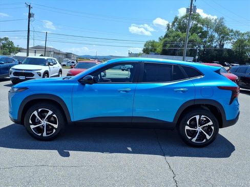 New 2026 Chevrolet Trax RS w/ Sunroof Package FWD image 6