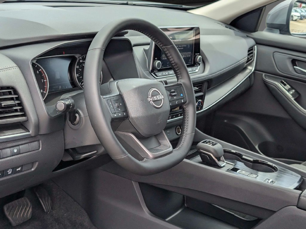 Certified 2026 Nissan Rogue SV FWD image 15
