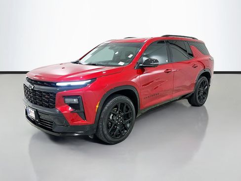 Used 2025 Chevrolet Traverse RS AWD/4WD image 3