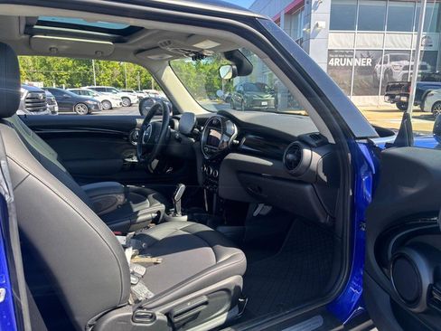 Used 2021 MINI Cooper 2-Door Hardtop w/ 6.5" Touchscreen Package FWD image 10
