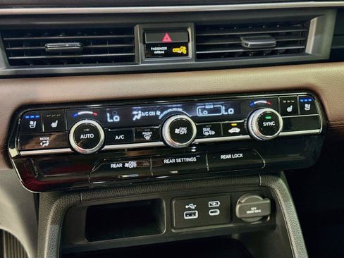 Used 2024 Honda Pilot Elite image 16