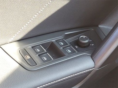 Used 2024 Volkswagen Tiguan SE R-Line image 35