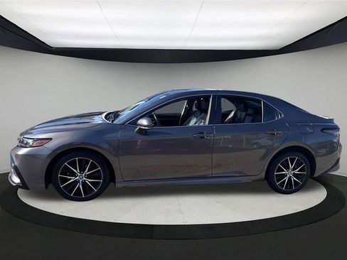 Used 2024 Toyota Camry SE image 10