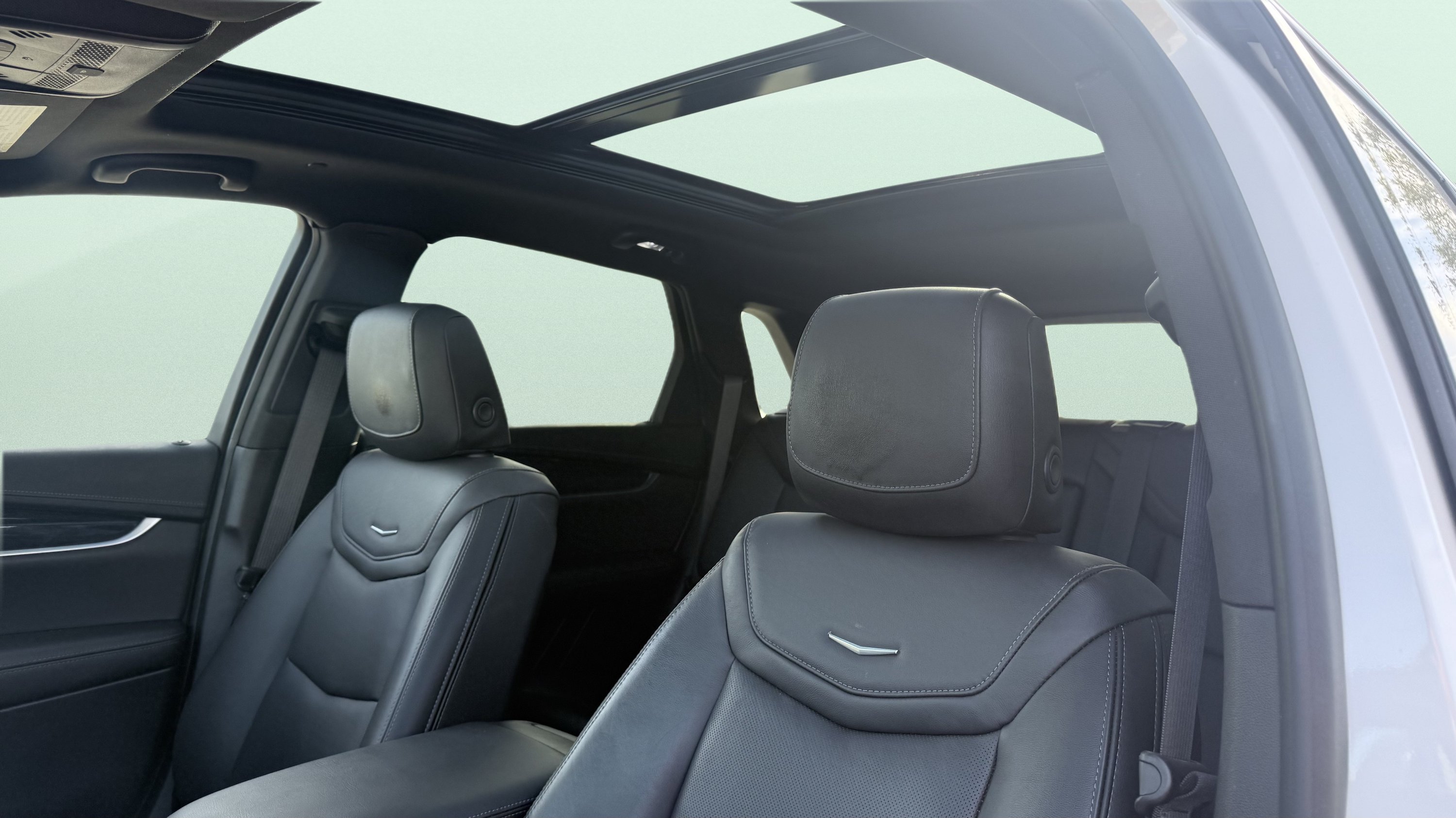 Used 2025 Cadillac XT5 Premium Luxury FWD image 2