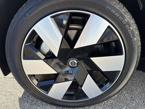 Used 2024 Volvo XC60 T8 Plus w/ Protection Package Premier image 37