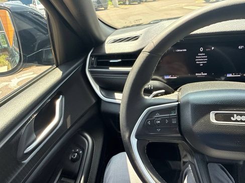 Used 2023 Jeep Grand Cherokee L Laredo AWD/4WD image 29