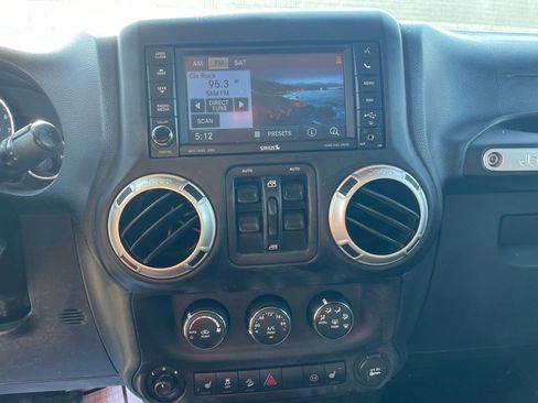 Used 2012 Jeep Wrangler Unlimited Sahara w/ Connectivity Group AWD/4WD image 21
