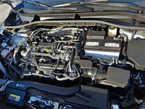 Used 2024 Toyota Corolla Cross XLE image 26