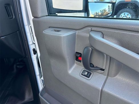 Used 2022 GMC Savana 3500 w/ Power Convenience Package image 11