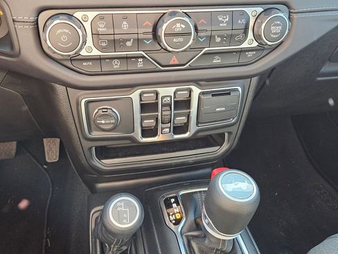 New 2025 Jeep Wrangler Sahara w/ Technology Group image 19