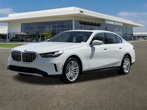 Certified 2024 BMW 530i RWD image 4
