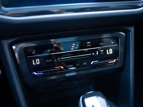 Used 2022 Volkswagen Tiguan SE R-Line image 26