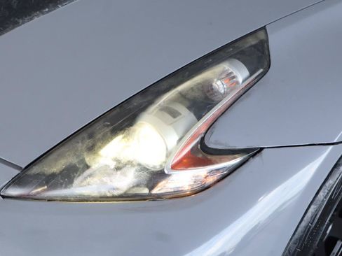 Used 2020 Nissan 370Z NISMO RWD image 15