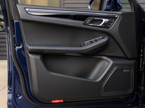 Certified 2026 Porsche Macan AWD/4WD image 22