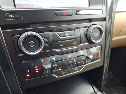 Used 2017 Ford Explorer XLT w/ Equipment Group 202A image 20