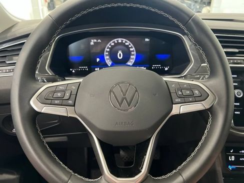 Used 2023 Volkswagen Tiguan SE AWD/4WD image 25
