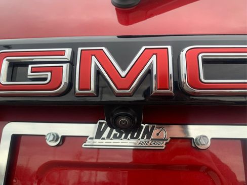 Used 2023 GMC Acadia SLE w/ Driver Convenience Package image 15