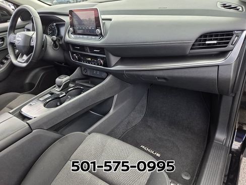 Used 2025 Nissan Rogue SV FWD image 18